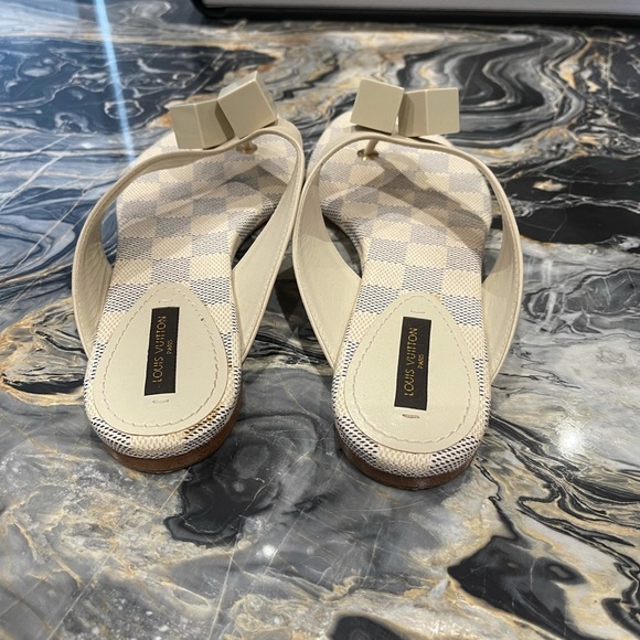 AUTHENTIC LV SANDALS - Picture 2 of 4